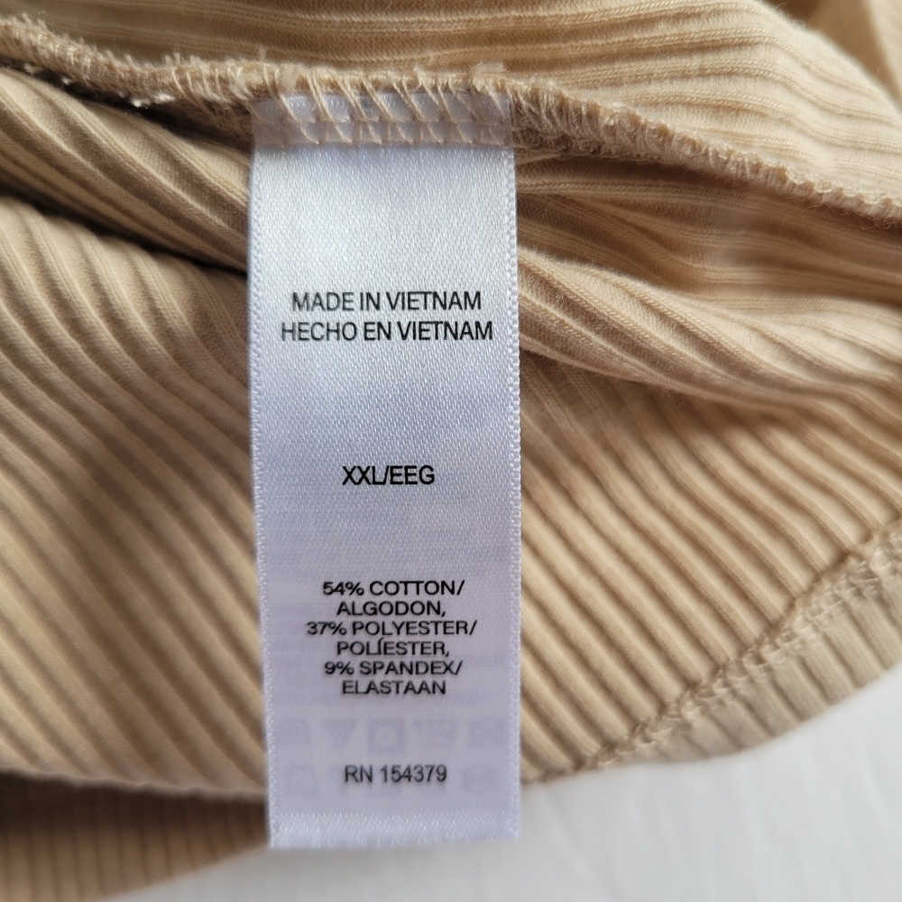 Four Aeropostale Ribbed Cropped Tanks. - Picture 7 of 7